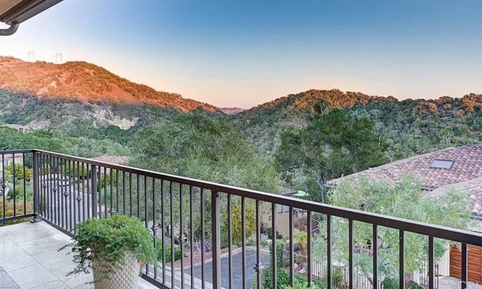 Avila Beach Casa | Luxury Avila Beach- Mtn & Ocean Views, Beach, Trails, Wineries, Natural Beauty.