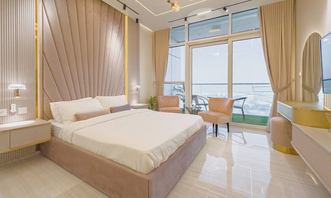 Dubai Apartamento | Luxury Awaits at upgraded studio with Golf Course views