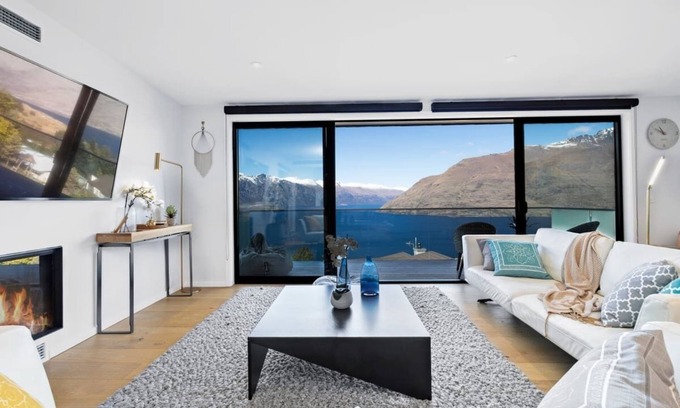 Fernhill Casa | Luxury Away - Twin Heights-AC-Free Parking-BBQ