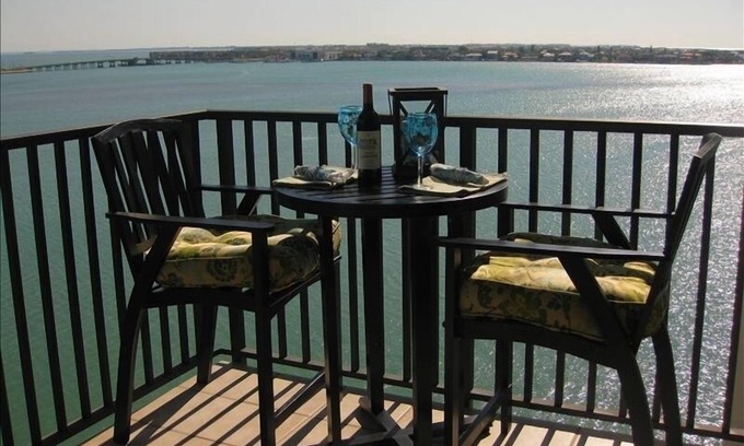 Isla del Sol Condominio | LUJOSO BAHIA POINTE FRENTE AL MAR Condominio / Vistas panorámicas! Delfines, manatíes, más !!