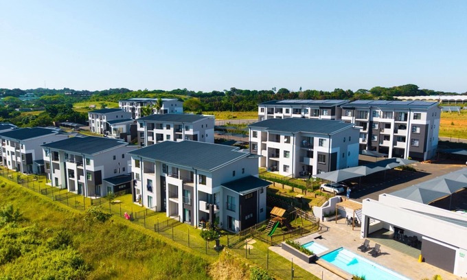 Umhlali Apartamento | Luxury Beachside Stay | Balcony | Pool