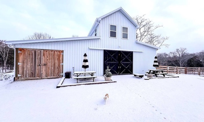Kedron Casa | Luxury Barn Apartment: A Unique Equestrian Escape!