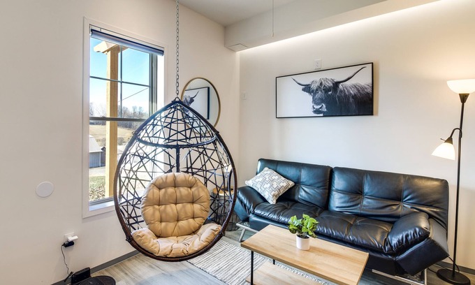 Jefferson City Apartamento | Luxury Barndo 2AN Europe Style Farm Stay Highland Cows, Chickens, Ducks