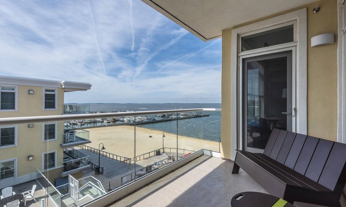 Dewey Beach Condominio | Luxury Bayfront Condo Wow!!