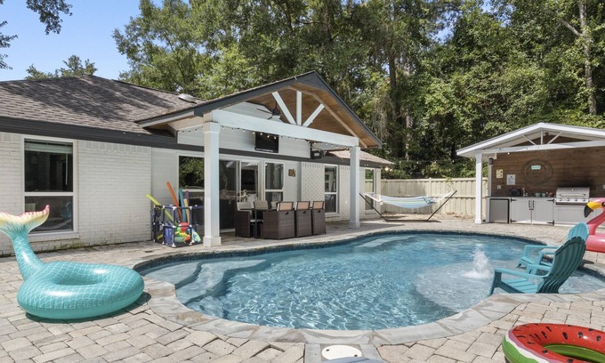 Ocean Springs Casa | Luxury Bayou Experience - secluded pool in Ocean Springs!