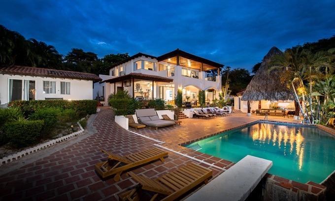 Playa Langosta Casa | Retiro de lujo frente al mar perfecto para grupos familiares / retiros / eventos 9-10BR / 10 BA