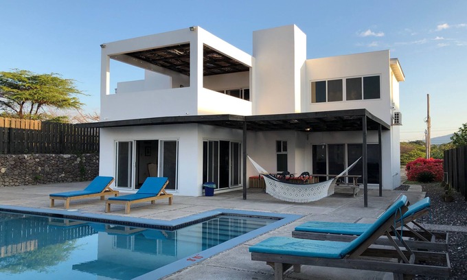 Treasure Beach Villa | Villa de lujo frente a la playa con piscina privada y chef personal incluido.