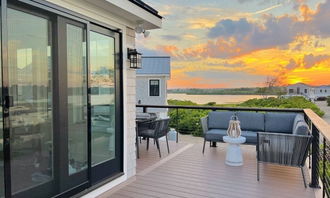 Snug Harbor Casa | Luxury Beach House - Your Perfect Getaway Paradise