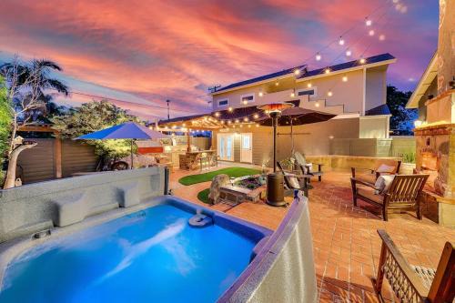 Sunset Cliffs Casa | Luxury beach home one block from ocean with spa, WiFi, & gorgeous outdoor space