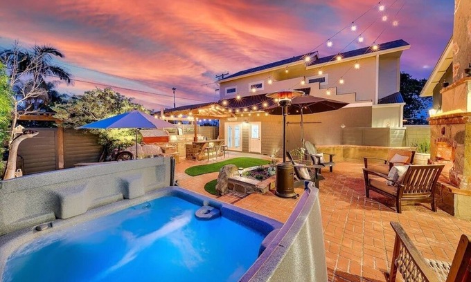 Sunset Cliffs Casa | Luxury Beach Home One Block from Ocean w/ Spa, WiFi, & Gorgeous Outdoor Space!