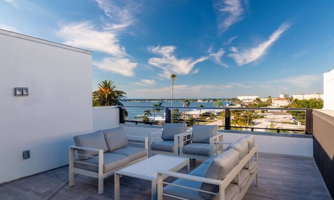 Madeira Beach Apartamento | Luxury Beach Home N/POOL