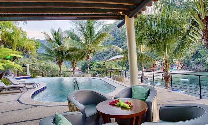 Boca de Tomatlan Villa | Luxury Beach Frontage Villa with amazing views for Rent