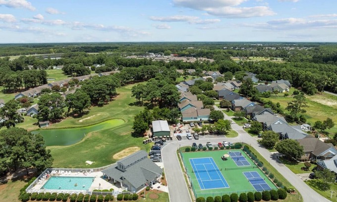 Southport Apartamento | Luxury: Beach, Pool, Golf, Boat Ramp, Pickle Ball