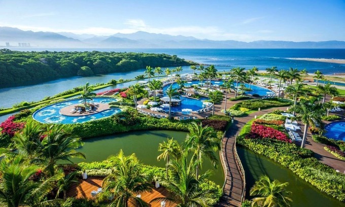 Nuevo Vallarta Complejo | Luxury beach resort: Gym, Golf, tennis, theme park, internet, swimming pools