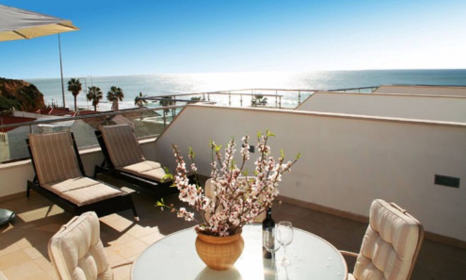 Olhos D'Agua Apartamento | Apartamento de lujo junto a la playa con piscina y hermosas vistas al mar
