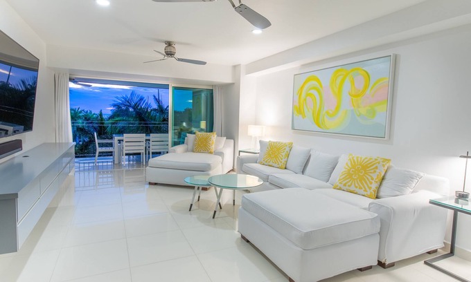 Marina Vallarta Condominio | Luxury beachfront condo in Porto Fino, bonus studio, private beach, pool.