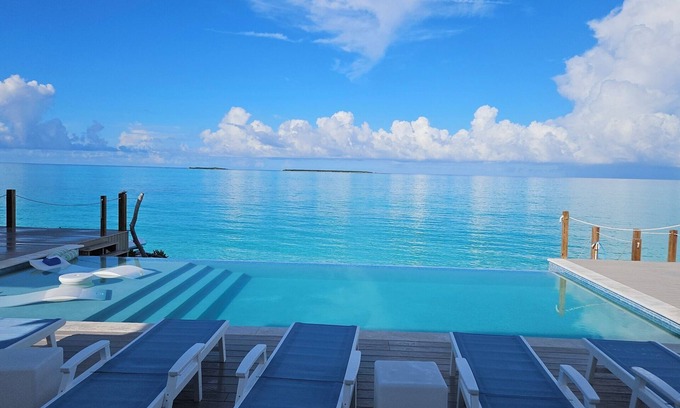 Tar Bay Casa | "Luxury beachfront paradise with incredible blue vistas!