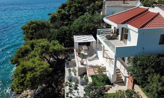 Okrug Donji Villa | Villa de Lujo Lucinda frente a la playa, con deck privado derecho al mar en Čiovo- Okrug Donji.