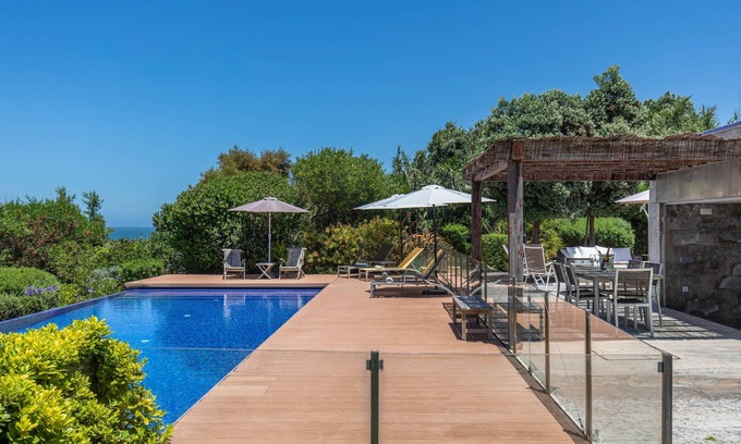 Colares Apartamento | Luxury Beachfront Villa