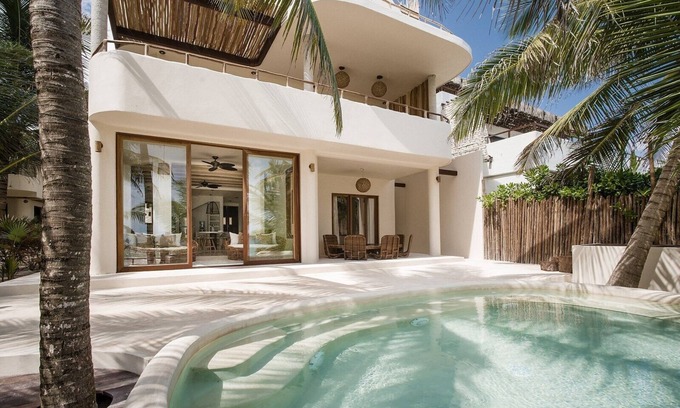 Zona Hotelera Casa | 5BR Beachfront Zorba Villa - ¡Villa espaciosa junto a la playa directamente en la playa de Tulum!