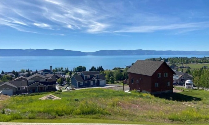 Harbor Village Casa | Luxury Bear Lake Retreat w/ Breathtaking Views overlooking lake 2 bedroom 2 bath