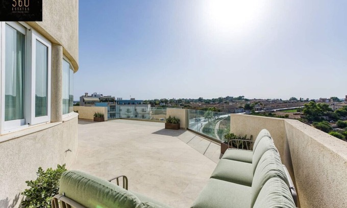 Marsaxlokk Apartamento | Luxury beautiful penthouse with amazing views & AC
