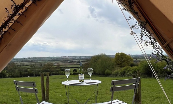 Lower Boddington Alquiler De RV | Luxury Bell Tents with beautiful views