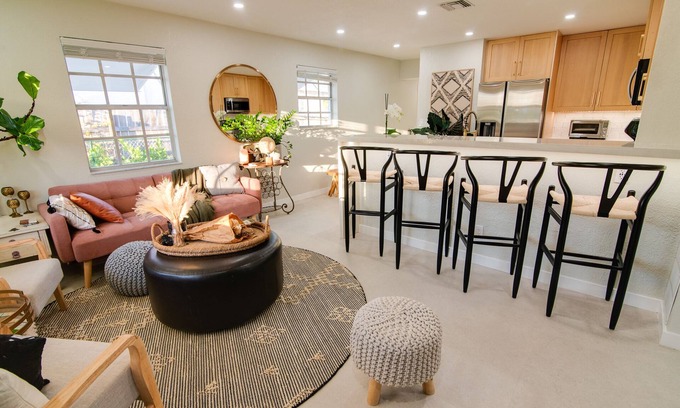 Southwest Casa | Luxury Boho Cottage Fully Fenced In Near Beach, Zoo & Shopping