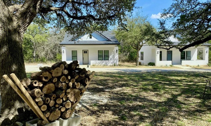 New Braunfels Casa | Luxury Bungalow near Gruene Hall, Whitewater Amphitheater & The Chandelier.