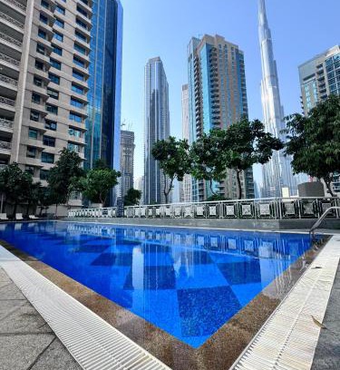 Downtown Dubai Apartamento | Luxury Burj Khalifa & Fountain View Apartments Steps to Dubai Mall by Simply Comfort