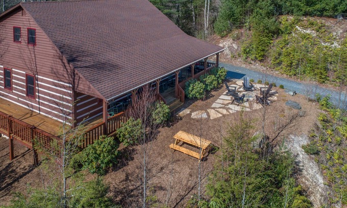 Boone Cabina | * Cabina de lujo *: 2 king / 3 queen + firepit + chimenea + 3 televisores inteligentes, cubiertas grandes