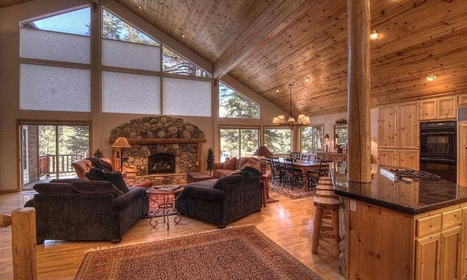 Truckee Casa | ¡Ven a disfrutar de Tahoe Donner en lujo este verano!