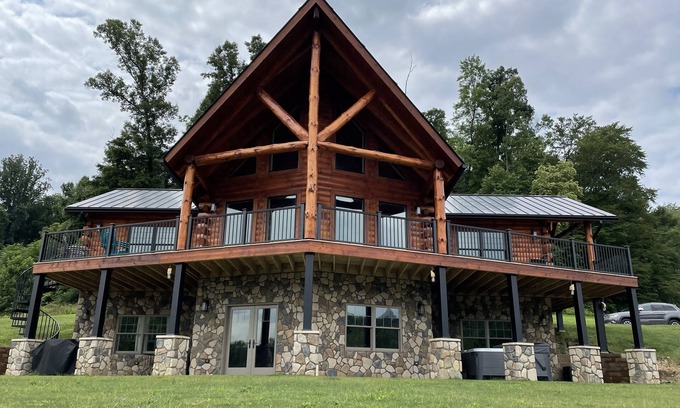 Logan Cabina | Luxury Cabin in the Hocking Hills on 10 private acres