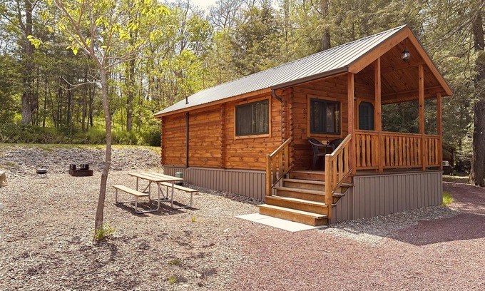 Grier City-Park Crest Cabina | Luxury Cabin - Located at Lakewood Park Campground Firepit/Fireplace/Private Bathroom/Lake access