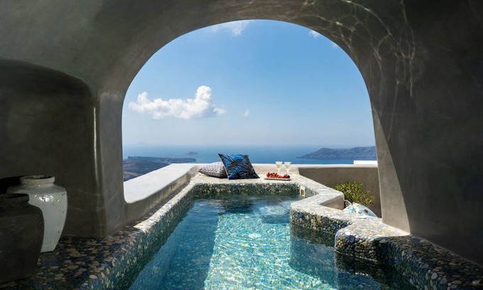 Imerovigli Villa | Villa cueva de lujo, vista a la caldera, piscina climatizada