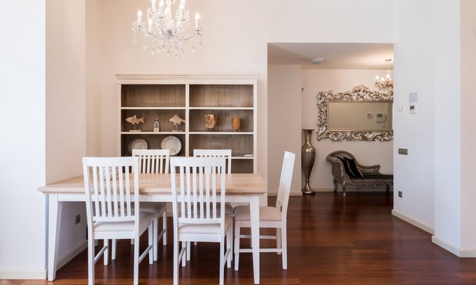 Gothic Quarter Apartamento | Luxury Central Angel 4 three bedroom apartment in Barclona