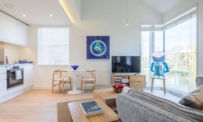 Cambridge Apartamento | Luxury Central Apt - Riverside Views + Parking!