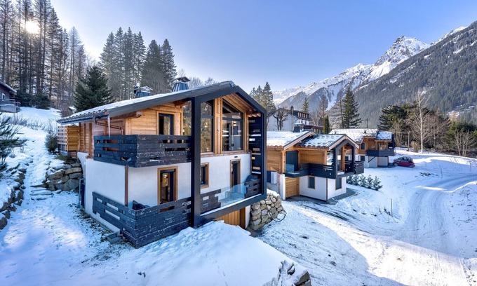 Le Lavancher Chalet De Esquí | Luxury Chalet with Stunning Views in Quiet Hamlet