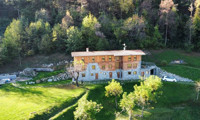 Civenna Apartamento | Chalet de lujo Apartamento 'Baita Treeb Tramontana' con vistas al lago, terraza privada y Wi-Fi