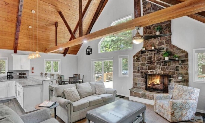 Lake Harmony Estates Chalet De Esquí | Luxury Chalet, Hot Tub, Spacious, Secluded, more!
