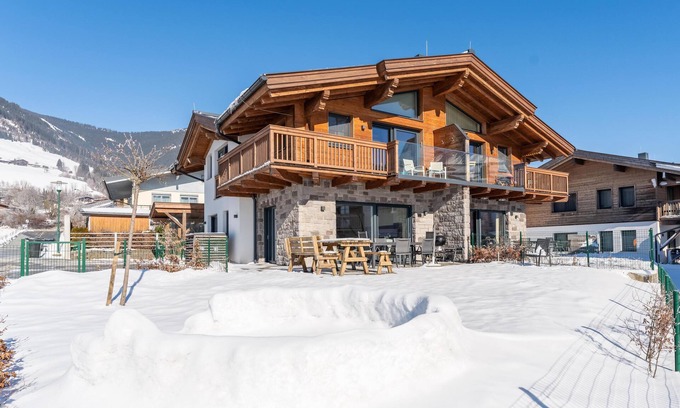 Piesendorf Chalet De Esquí | Luxury chalet with private wellness