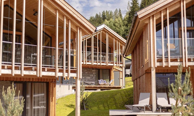 Haus im Ennstal Chalet De Esquí | Chalet de lujo con piscina junto al telesilla