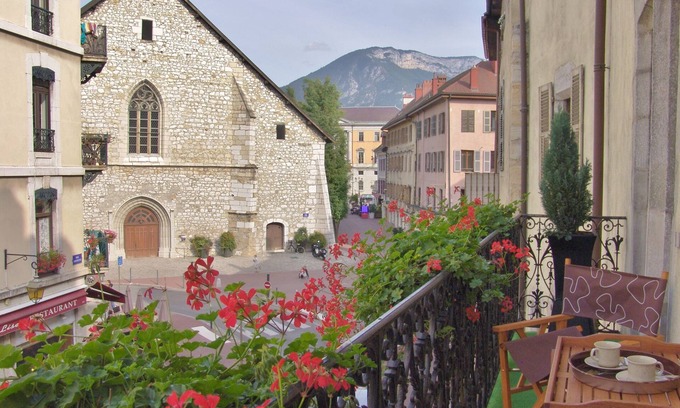 Annecy Old Town Apartamento | Apartamento de lujo con encanto 4 * con balcón en el casco antiguo de Annecy