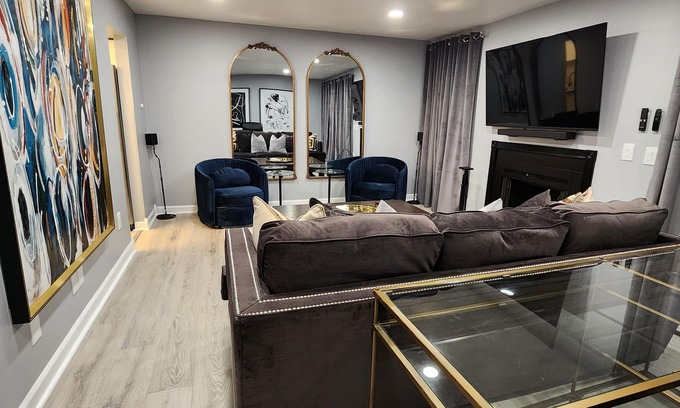 Detroit Casa | Luxury Cityside Retreat near Downtown Detroit, Main Attractions Attached Garage