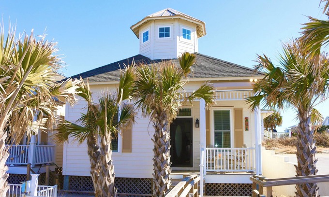 Atlantic Beach Casa | Luxury Clean House Sleeps 7, Steps from Ocean, Atlantic Beach, Pool, Restaurants