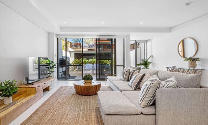 Cottesloe Casa | Luxury Coastal Townhouse: 130m to Cottesloe Beach!