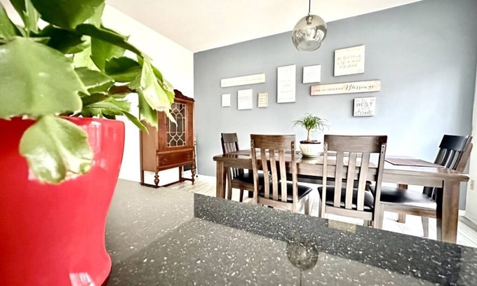 Stafford Casa | Comodidad de lujo cerca de Quantico, bodega y centro de Fredericksburg!