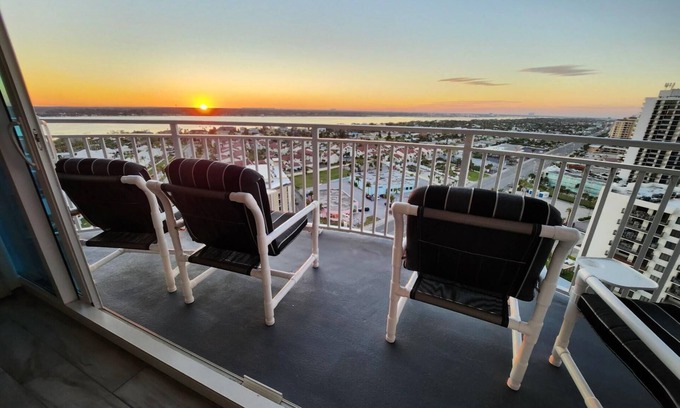 Daytona Beach Shores Condominio | Luxury Comforts Oceanside - Don't Miss Sunsets!