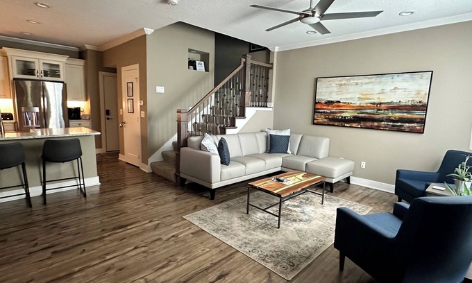 Sherman Hill Condominio | Luxury condo. 2 car garage, rooftop patio. Perfect for work or play!