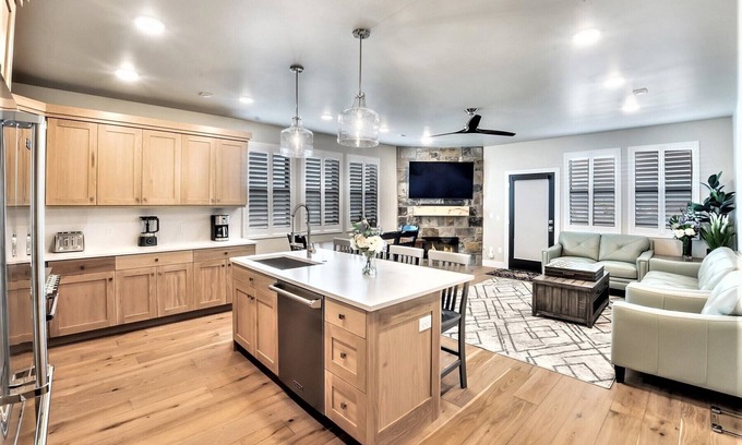 Park City Condominio | Luxury Condo By Deer Valley East Village, Great for Ski / Vacation